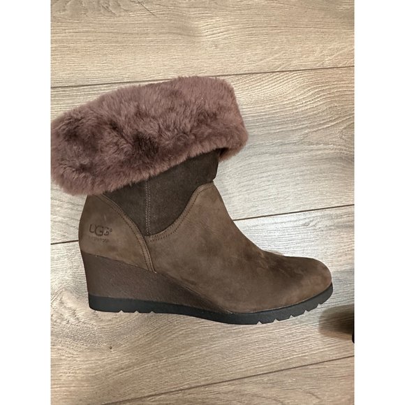 UGG EDELINA GRIZZLY BOOTS Like new condition 11 - Picture 9 of 14